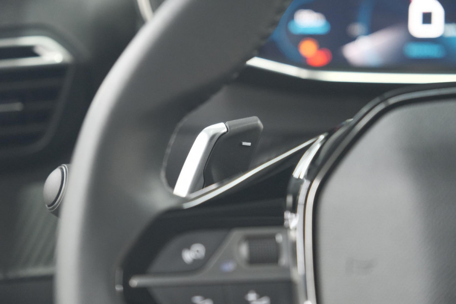Peugeot 208 PureTech 100 EAT8 Allure Pack | Camera | Navigatie | Apple Carplay | Parkeersensoren | 17 Inch Lichtmetalen Velgen