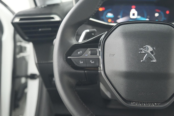 Peugeot 208 PureTech 100 EAT8 Allure Pack | Camera | Navigatie | Apple Carplay | Parkeersensoren | 17 Inch Lichtmetalen Velgen