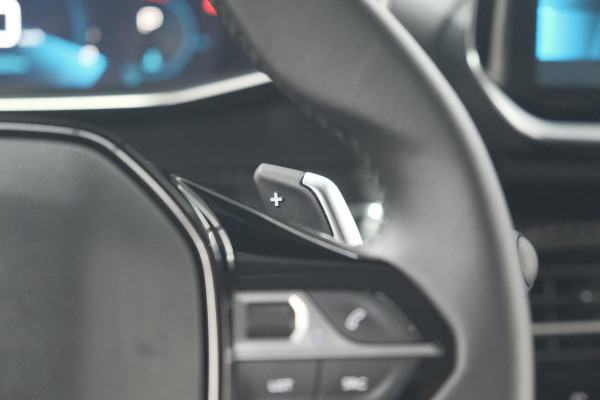 Peugeot 208 PureTech 100 EAT8 Allure Pack | Camera | Navigatie | Apple Carplay | Parkeersensoren | 17 Inch Lichtmetalen Velgen