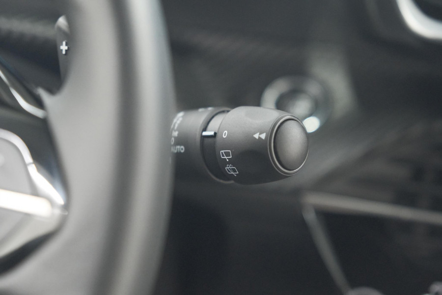 Peugeot 208 PureTech 100 EAT8 Allure Pack | Camera | Navigatie | Apple Carplay | Parkeersensoren | 17 Inch Lichtmetalen Velgen