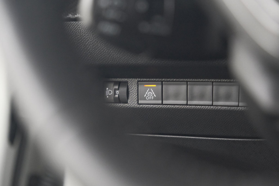 Peugeot 208 PureTech 100 EAT8 Allure Pack | Camera | Navigatie | Apple Carplay | Parkeersensoren | 17 Inch Lichtmetalen Velgen