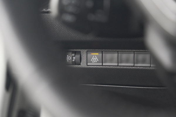 Peugeot 208 PureTech 100 EAT8 Allure Pack | Camera | Navigatie | Apple Carplay | Parkeersensoren | 17 Inch Lichtmetalen Velgen