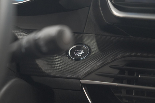 Peugeot 208 PureTech 100 EAT8 Allure Pack | Camera | Navigatie | Apple Carplay | Parkeersensoren | 17 Inch Lichtmetalen Velgen
