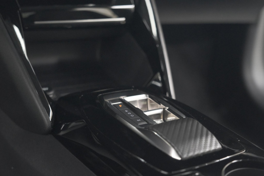 Peugeot 208 PureTech 100 EAT8 Allure Pack | Camera | Navigatie | Apple Carplay | Parkeersensoren | 17 Inch Lichtmetalen Velgen