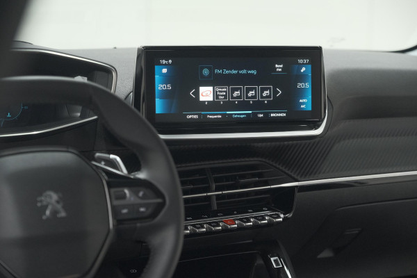 Peugeot 208 PureTech 100 EAT8 Allure Pack | Camera | Navigatie | Apple Carplay | Parkeersensoren | 17 Inch Lichtmetalen Velgen