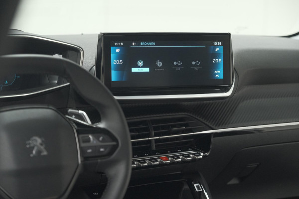 Peugeot 208 PureTech 100 EAT8 Allure Pack | Camera | Navigatie | Apple Carplay | Parkeersensoren | 17 Inch Lichtmetalen Velgen