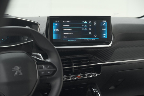 Peugeot 208 PureTech 100 EAT8 Allure Pack | Camera | Navigatie | Apple Carplay | Parkeersensoren | 17 Inch Lichtmetalen Velgen