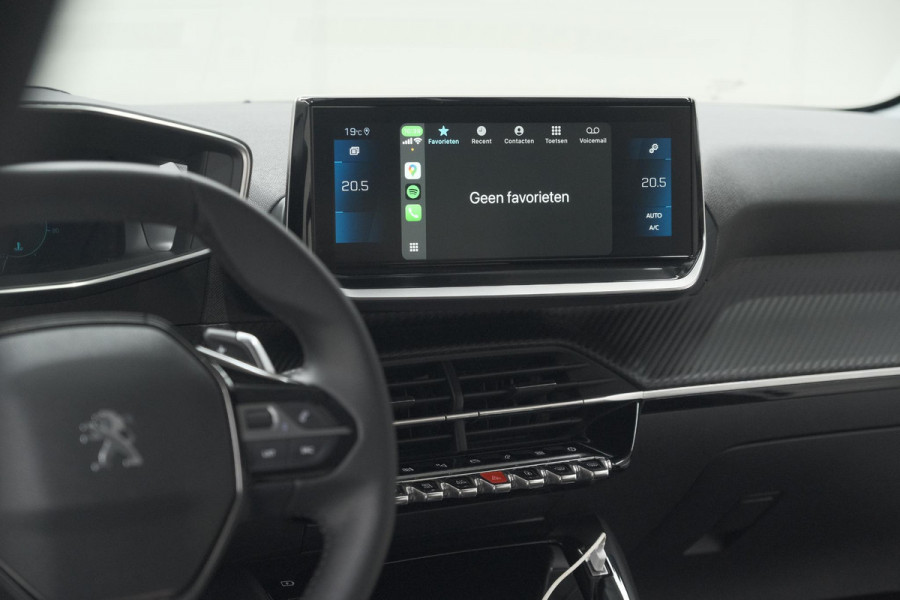 Peugeot 208 PureTech 100 EAT8 Allure Pack | Camera | Navigatie | Apple Carplay | Parkeersensoren | 17 Inch Lichtmetalen Velgen