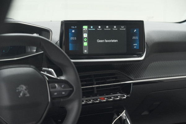 Peugeot 208 PureTech 100 EAT8 Allure Pack | Camera | Navigatie | Apple Carplay | Parkeersensoren | 17 Inch Lichtmetalen Velgen