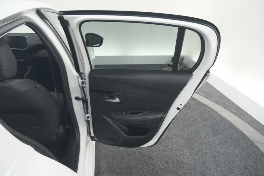 Peugeot 208 PureTech 100 EAT8 Allure Pack | Camera | Navigatie | Apple Carplay | Parkeersensoren | 17 Inch Lichtmetalen Velgen