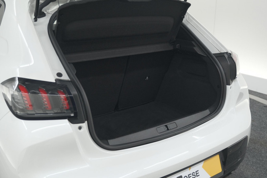 Peugeot 208 PureTech 100 EAT8 Allure Pack | Camera | Navigatie | Apple Carplay | Parkeersensoren | 17 Inch Lichtmetalen Velgen