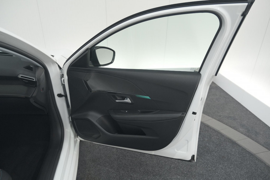 Peugeot 208 PureTech 100 EAT8 Allure Pack | Camera | Navigatie | Apple Carplay | Parkeersensoren | 17 Inch Lichtmetalen Velgen