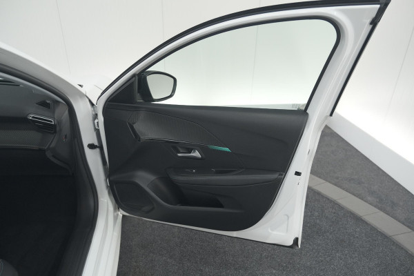 Peugeot 208 PureTech 100 EAT8 Allure Pack | Camera | Navigatie | Apple Carplay | Parkeersensoren | 17 Inch Lichtmetalen Velgen