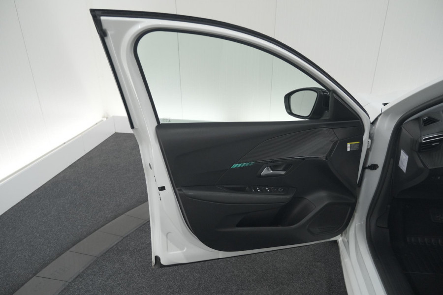Peugeot 208 PureTech 100 EAT8 Allure Pack | Camera | Navigatie | Apple Carplay | Parkeersensoren | 17 Inch Lichtmetalen Velgen