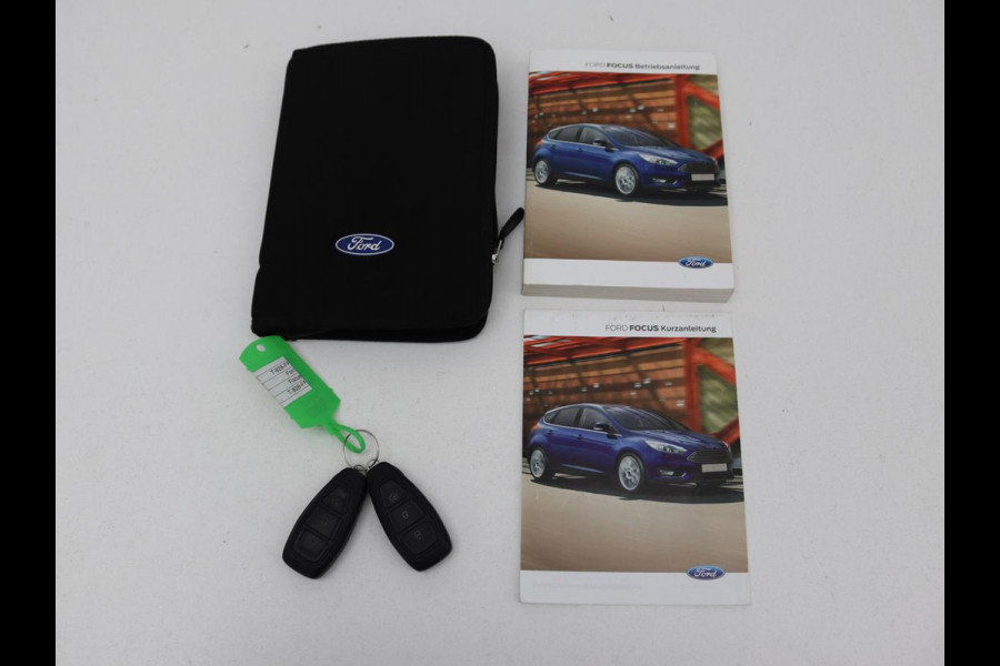 Ford Focus 1.0 EcoBoost 140pk ST-Line | Stoel & stuurverwarming | Xenon | Carplay | Navigatie | Climate control | Parkeerhulp | Cruise control