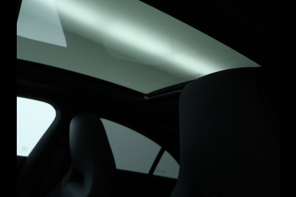 Mercedes-Benz CLA-Klasse 250 e AMG Line | AMG Line | Panorama Schuif-Kanteldak | NIght Pakket | Sfeerverlichting | Trekhaak | Inclusief 24 maanden MB Certified garantie voor Europa.