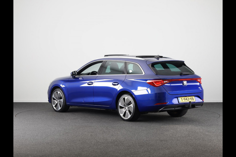Seat Leon Sportstourer 1.4 TSI eHybrid Xcellence 204pk | Panoramadak | Trekhaak | Adaptieve cruise controle | Parkeersensoren
