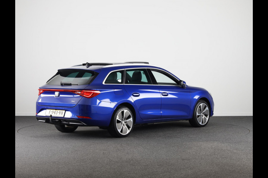 Seat Leon Sportstourer 1.4 TSI eHybrid Xcellence 204pk | Panoramadak | Trekhaak | Adaptieve cruise controle | Parkeersensoren