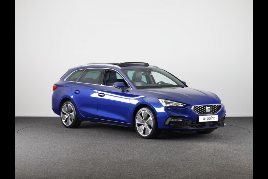 Seat Leon Sportstourer 1.4 TSI eHybrid Xcellence 204pk | Panoramadak | Trekhaak | Adaptieve cruise controle | Parkeersensoren