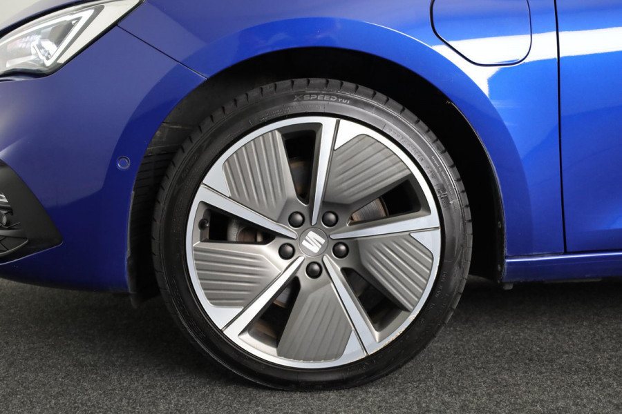 Seat Leon Sportstourer 1.4 TSI eHybrid Xcellence 204pk | Panoramadak | Trekhaak | Adaptieve cruise controle | Parkeersensoren