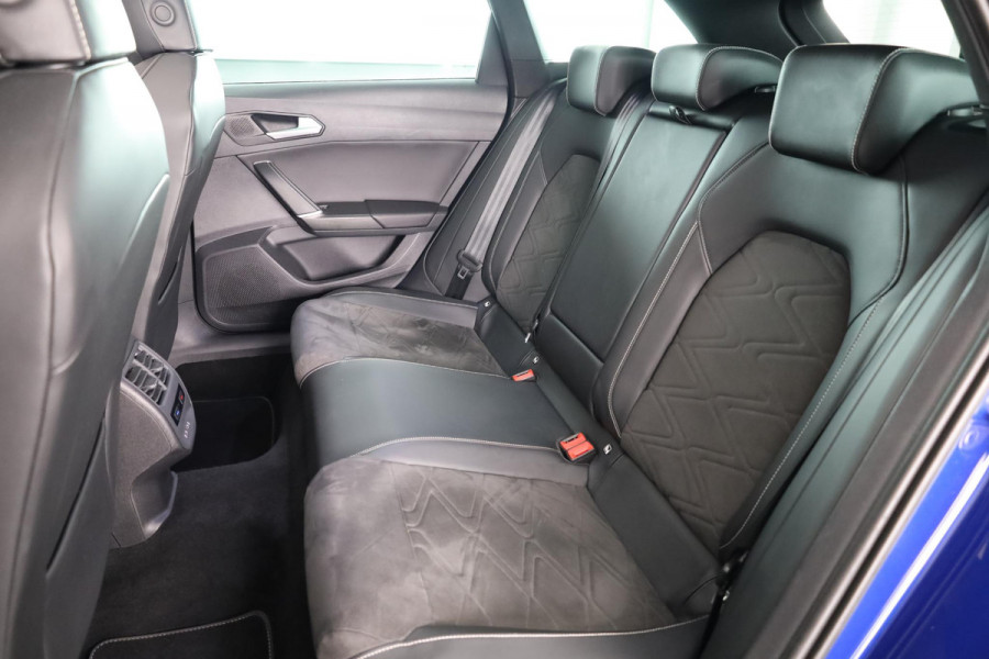 Seat Leon Sportstourer 1.4 TSI eHybrid Xcellence 204pk | Panoramadak | Trekhaak | Adaptieve cruise controle | Parkeersensoren