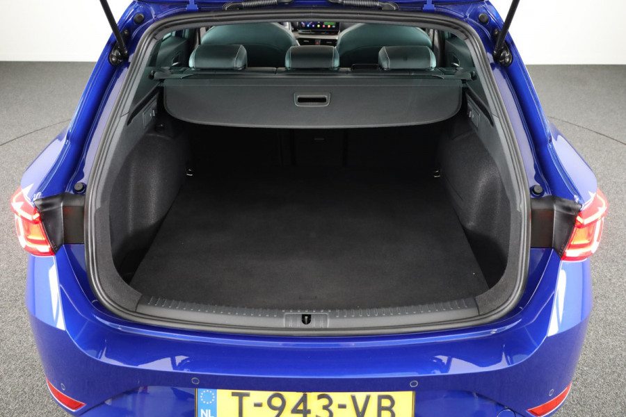 Seat Leon Sportstourer 1.4 TSI eHybrid Xcellence 204pk | Panoramadak | Trekhaak | Adaptieve cruise controle | Parkeersensoren