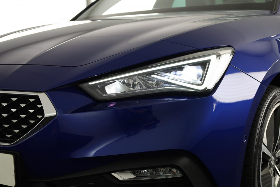 Seat Leon Sportstourer 1.4 TSI eHybrid Xcellence 204pk | Panoramadak | Trekhaak | Adaptieve cruise controle | Parkeersensoren