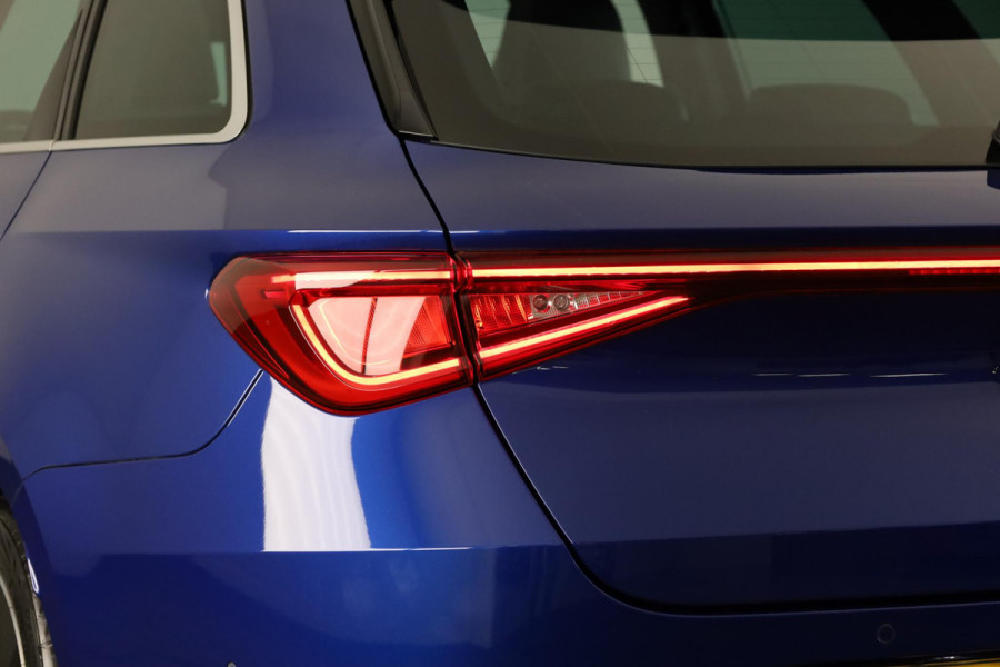 Seat Leon Sportstourer 1.4 TSI eHybrid Xcellence 204pk | Panoramadak | Trekhaak | Adaptieve cruise controle | Parkeersensoren