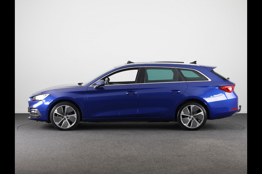 Seat Leon Sportstourer 1.4 TSI eHybrid Xcellence 204pk | Panoramadak | Trekhaak | Adaptieve cruise controle | Parkeersensoren