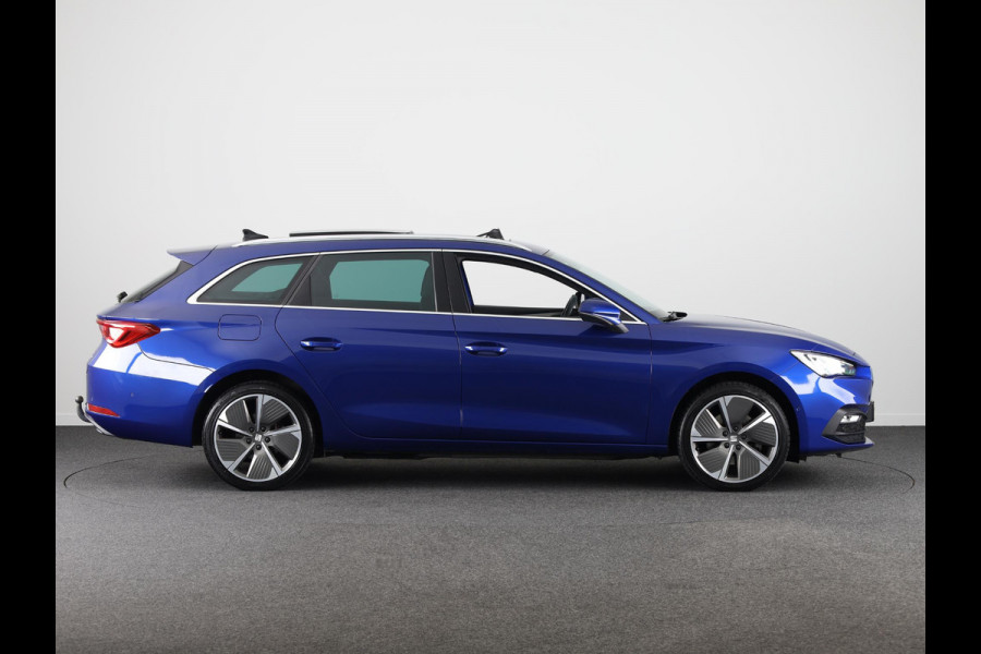 Seat Leon Sportstourer 1.4 TSI eHybrid Xcellence 204pk | Panoramadak | Trekhaak | Adaptieve cruise controle | Parkeersensoren