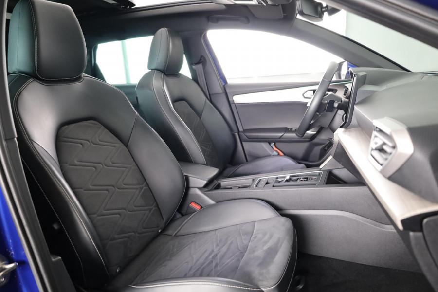 Seat Leon Sportstourer 1.4 TSI eHybrid Xcellence 204pk | Panoramadak | Trekhaak | Adaptieve cruise controle | Parkeersensoren