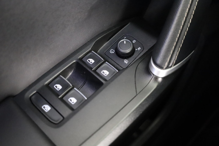 Seat Leon Sportstourer 1.4 TSI eHybrid Xcellence 204pk | Panoramadak | Trekhaak | Adaptieve cruise controle | Parkeersensoren