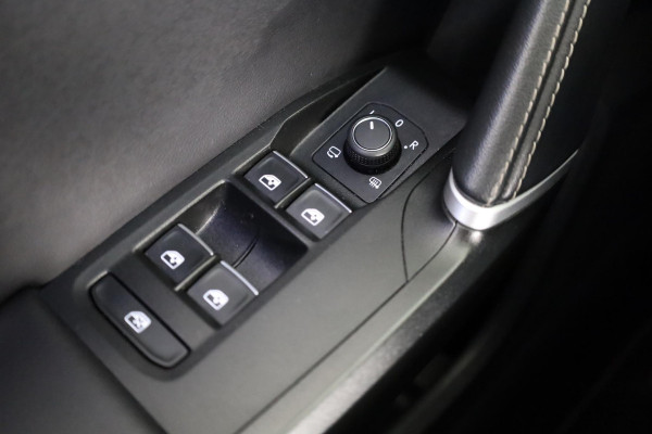Seat Leon Sportstourer 1.4 TSI eHybrid Xcellence 204pk | Panoramadak | Trekhaak | Adaptieve cruise controle | Parkeersensoren