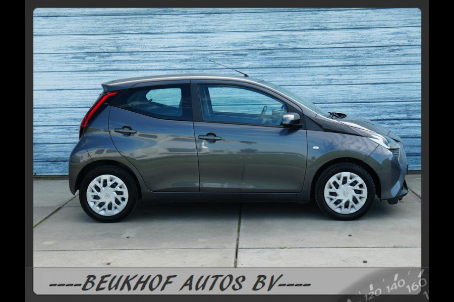 Toyota Aygo 1.0 VVT-i x-joy Automaat Carplay Bluetooth Cam