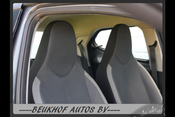 Toyota Aygo 1.0 VVT-i x-joy Automaat Carplay Bluetooth Cam