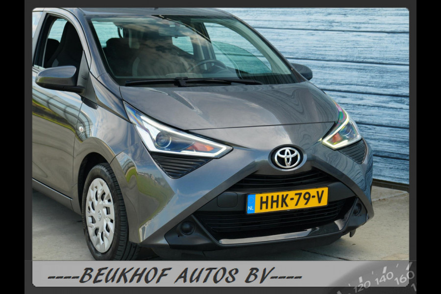 Toyota Aygo 1.0 VVT-i x-joy Automaat Carplay Bluetooth Cam