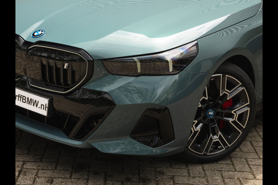 BMW i5 Touring eDrive40 M-Sport Pro - Pano - Onderstel Prof - Bowers & Wilkins