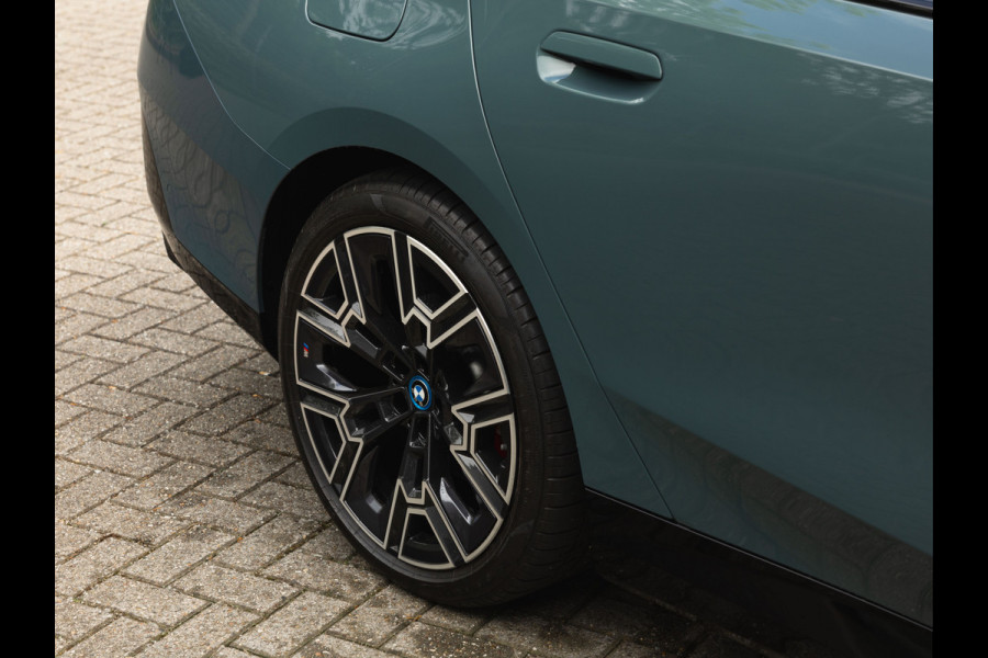 BMW i5 Touring eDrive40 M-Sport Pro - Pano - Onderstel Prof - Bowers & Wilkins