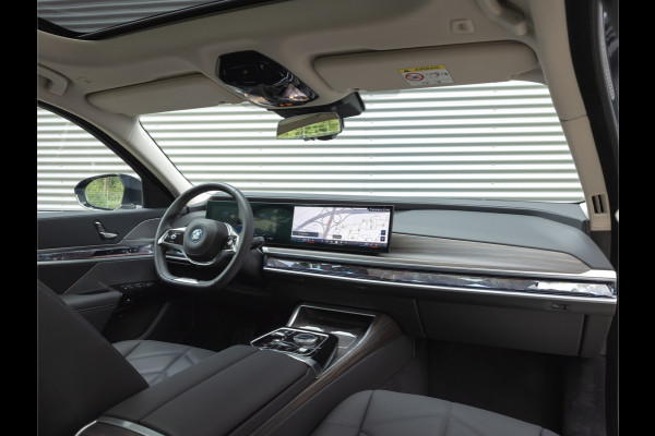 BMW i7 xDrive60 - Stoelverwarming voor + achter - Head-up Display - 106kWh