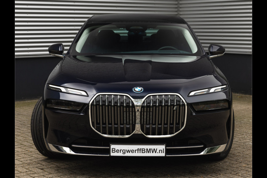 BMW i7 xDrive60 - Stoelverwarming voor + achter - Head-up Display - 106kWh