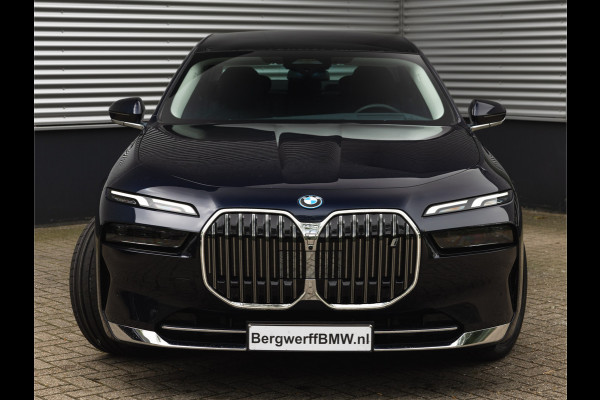 BMW i7 xDrive60 - Stoelverwarming voor + achter - Head-up Display - 106kWh