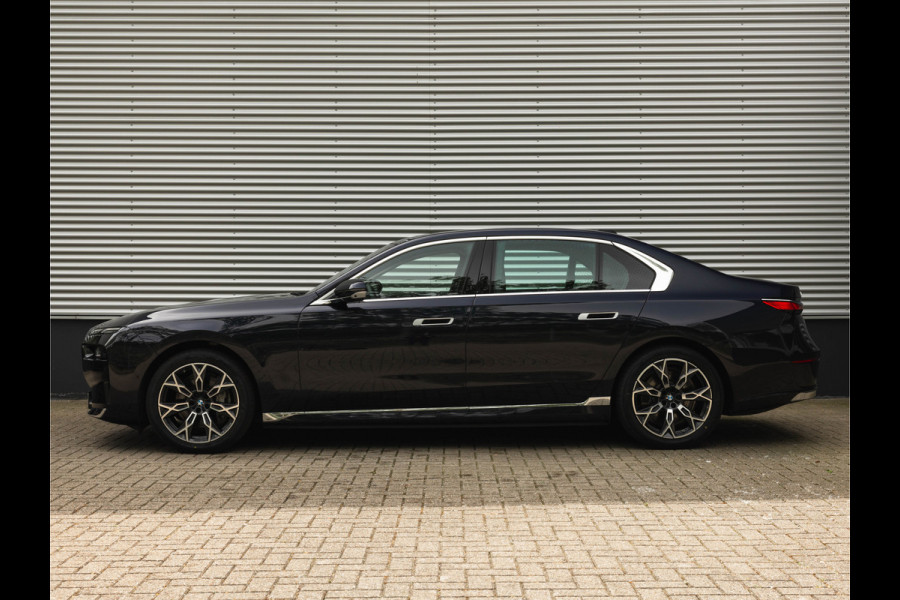 BMW i7 xDrive60 - Stoelverwarming voor + achter - Head-up Display - 106kWh