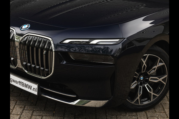 BMW i7 xDrive60 - Stoelverwarming voor + achter - Head-up Display - 106kWh