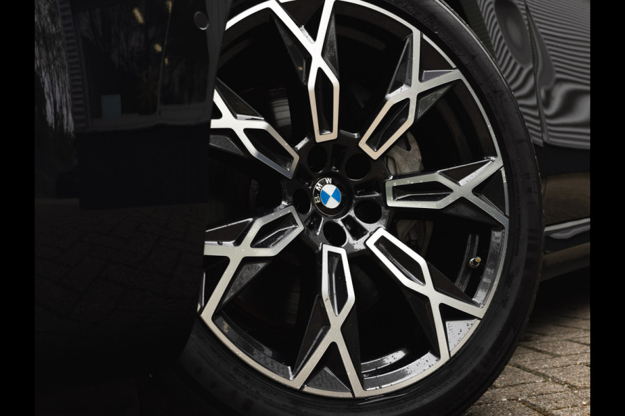 BMW i7 xDrive60 - Stoelverwarming voor + achter - Head-up Display - 106kWh