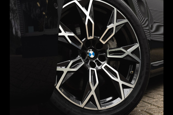 BMW i7 xDrive60 - Stoelverwarming voor + achter - Head-up Display - 106kWh