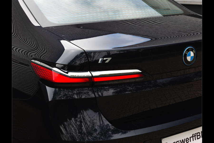 BMW i7 xDrive60 - Stoelverwarming voor + achter - Head-up Display - 106kWh