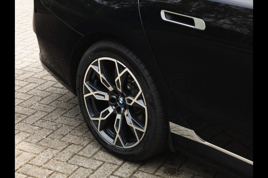 BMW i7 xDrive60 - Stoelverwarming voor + achter - Head-up Display - 106kWh