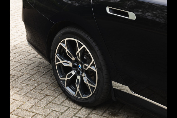 BMW i7 xDrive60 - Stoelverwarming voor + achter - Head-up Display - 106kWh