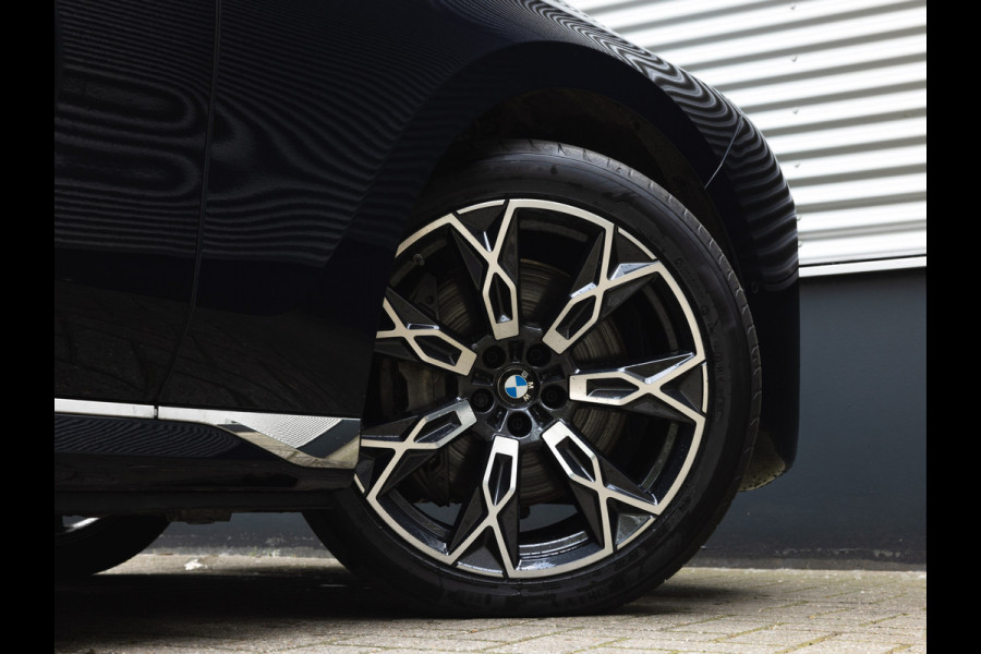 BMW i7 xDrive60 - Stoelverwarming voor + achter - Head-up Display - 106kWh