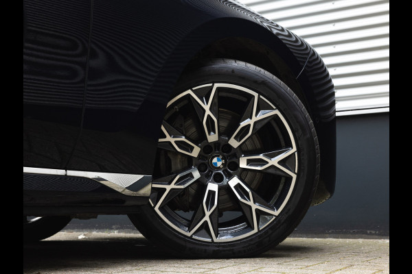 BMW i7 xDrive60 - Stoelverwarming voor + achter - Head-up Display - 106kWh